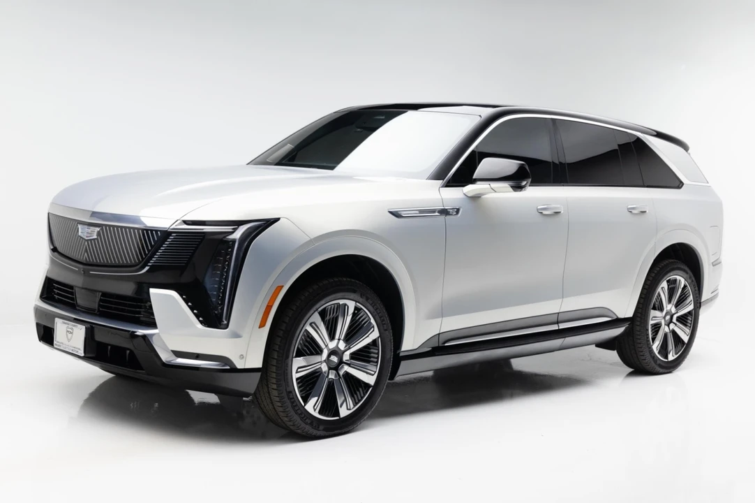 2025 Cadillac Escalade IQ - Image 9 of 21