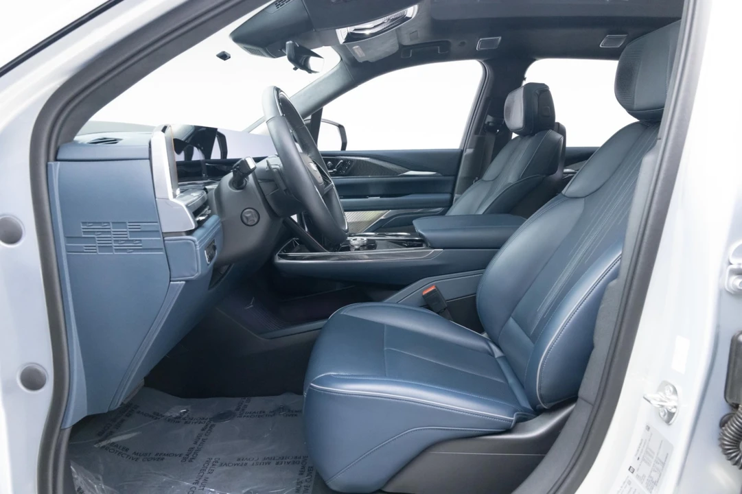 2025 Cadillac Escalade IQ - Image 14 of 21
