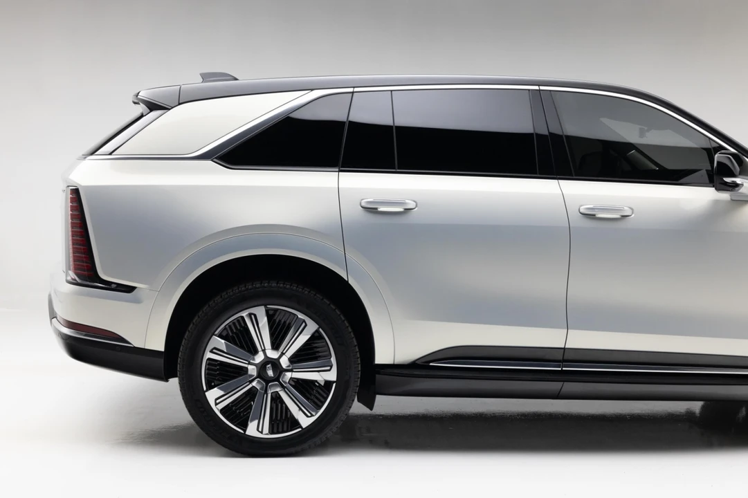 2025 Cadillac Escalade IQ - Image 21 of 21