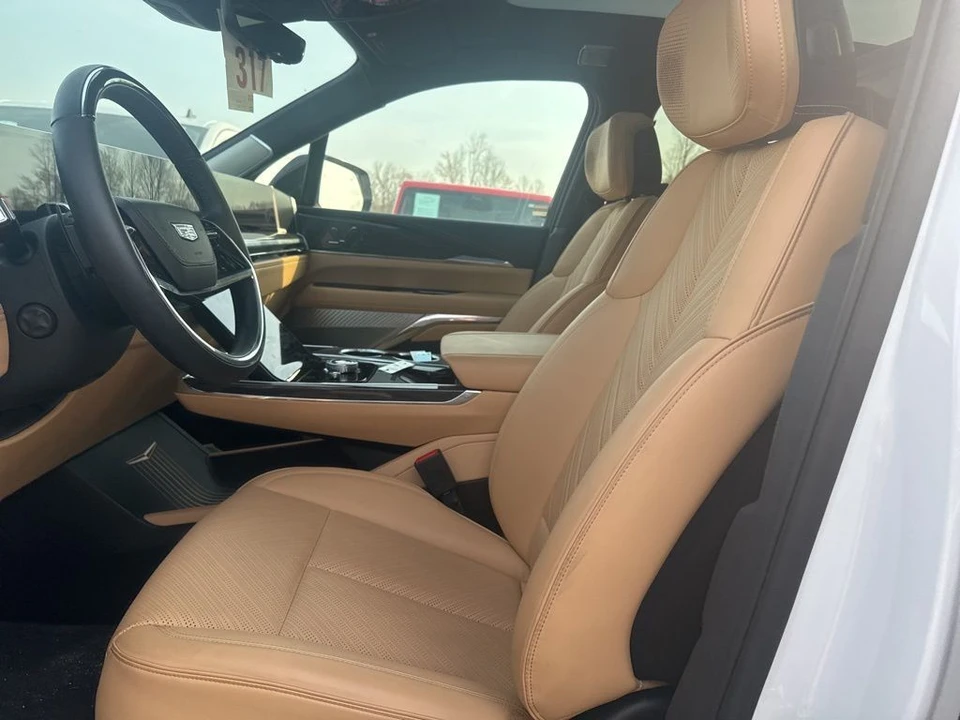 2025 Cadillac Escalade IQ - Image 5 of 8
