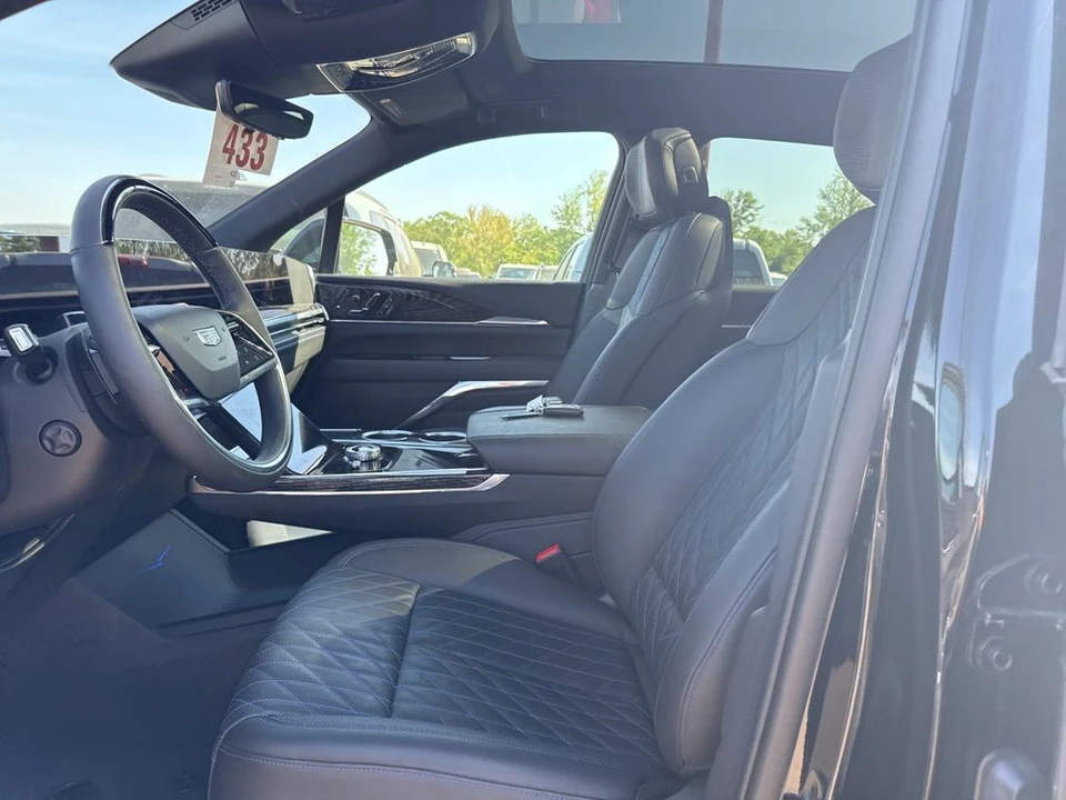 2025 Cadillac Escalade IQ - Image 5 of 8