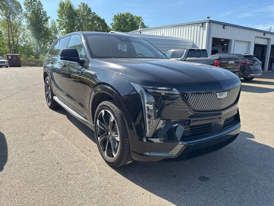 2025 Cadillac Escalade IQ - Image 4 of 8