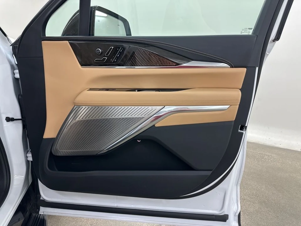 2025 Cadillac Escalade IQ - Image 18 of 21