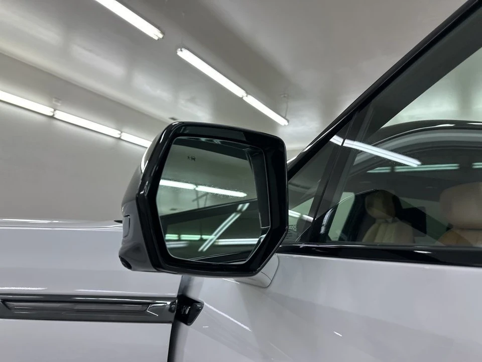 2025 Cadillac Escalade IQ - Image 15 of 21