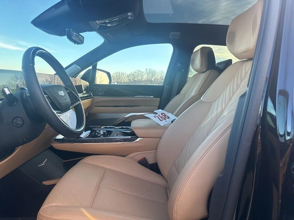 2025 Cadillac Escalade IQ - Image 5 of 8