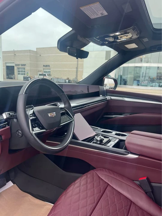 2025 Cadillac Escalade 5th Gen - Image 9 of 10