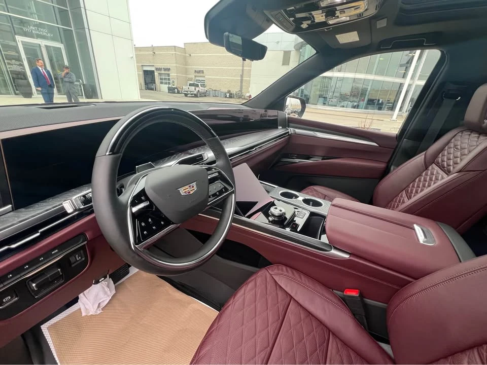 2025 Cadillac Escalade 5th Gen - Image 7 of 10