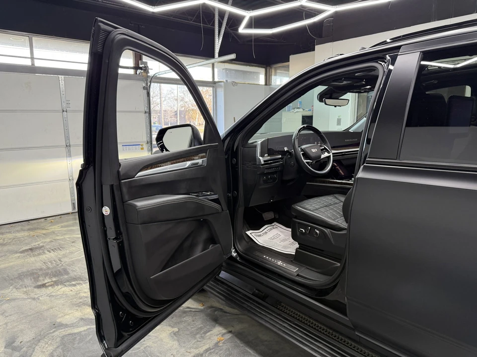 2025 Cadillac Escalade 5th Gen - Image 14 of 21