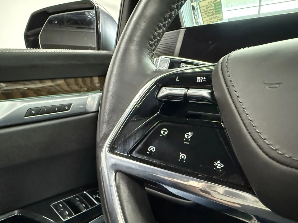 2025 Cadillac Escalade 5th Gen - Image 18 of 21