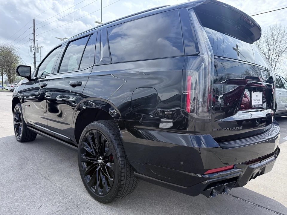 2025 Cadillac Escalade 5th Gen - Image 9 of 21