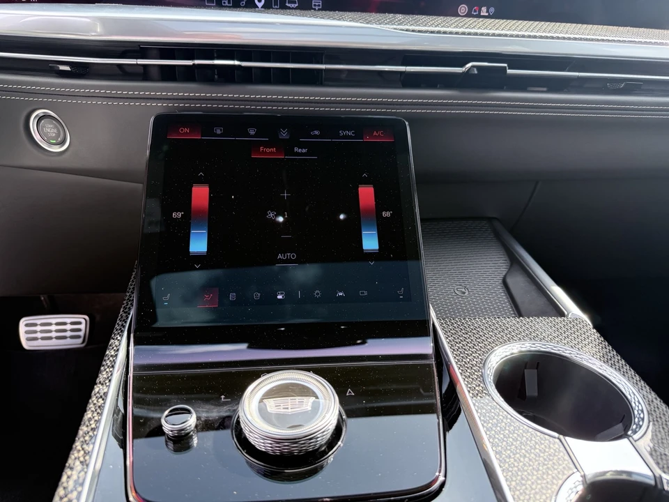 2025 Cadillac Escalade 5th Gen - Image 19 of 21