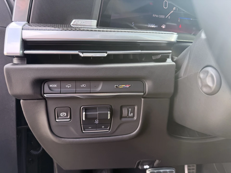 2025 Cadillac Escalade 5th Gen - Image 12 of 21