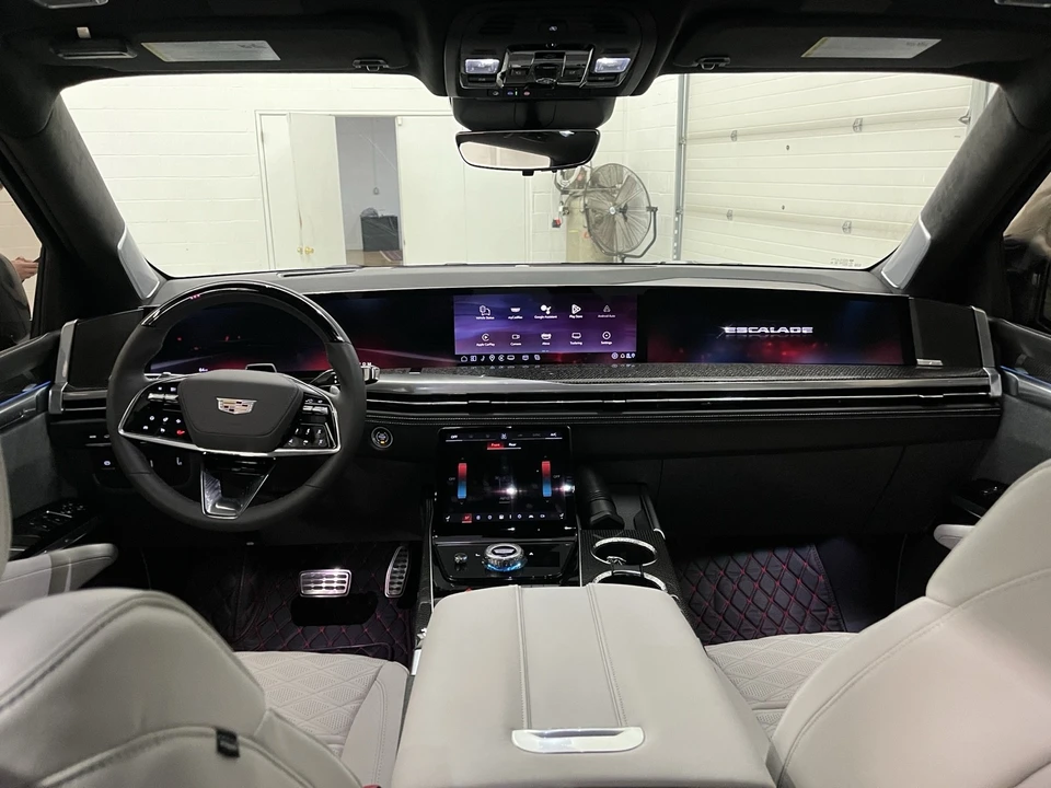 2025 Cadillac Escalade 5th Gen - Image 14 of 16