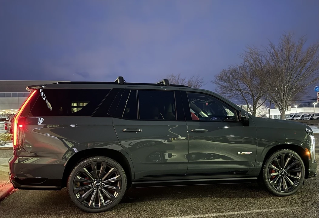 2025 Cadillac Escalade 5th Gen - Image 12 of 16