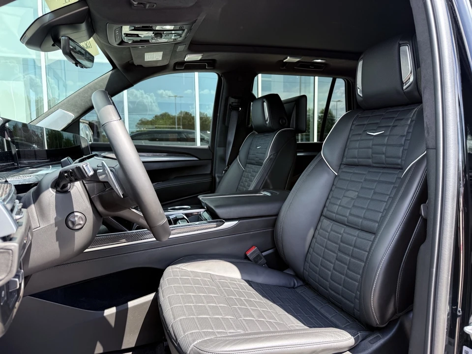 2025 Cadillac Escalade 5th Gen - Image 15 of 21