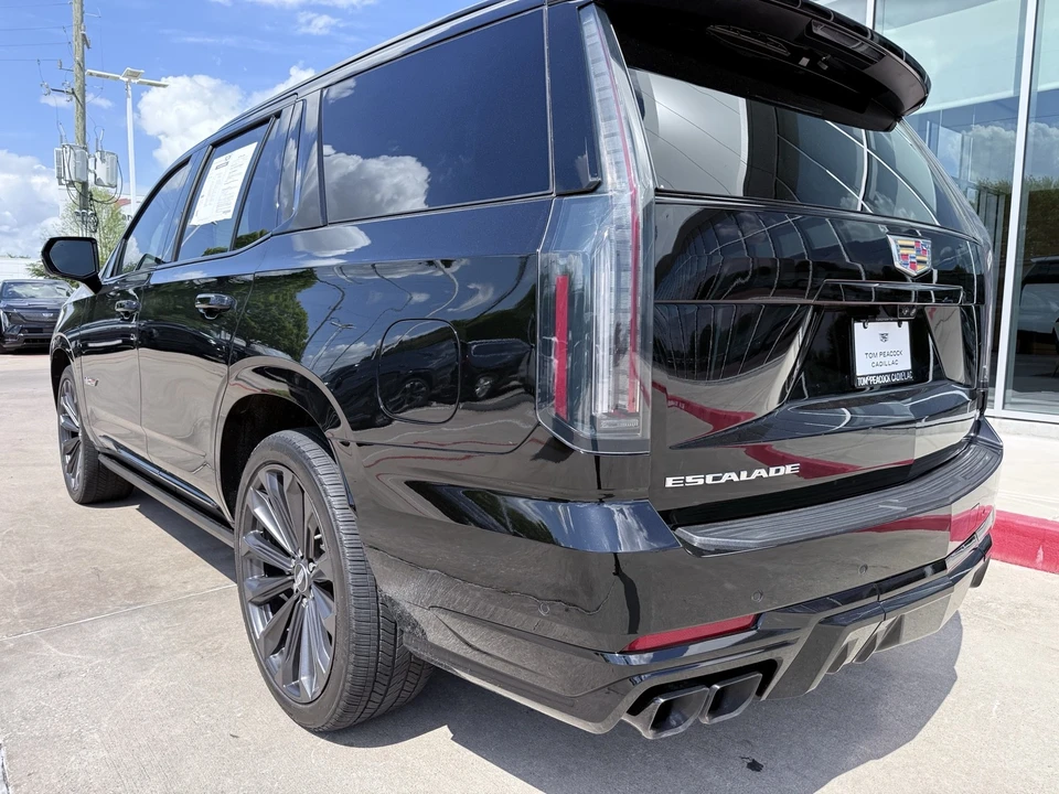 2025 Cadillac Escalade 5th Gen - Image 9 of 21