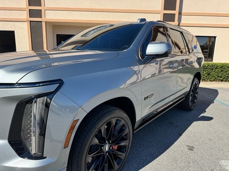 2025 Cadillac Escalade 5th Gen - Image 13 of 21