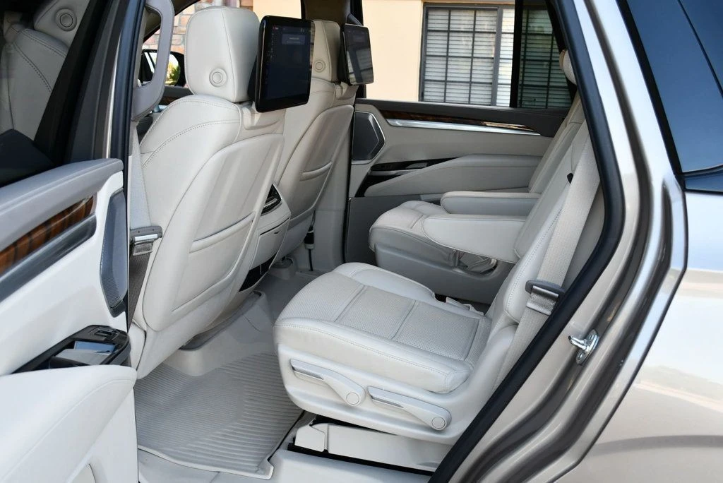 2025 Cadillac Escalade 5th Gen - Image 16 of 21