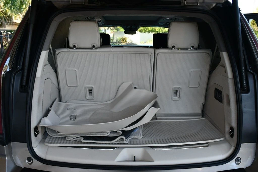 2025 Cadillac Escalade 5th Gen - Image 18 of 21