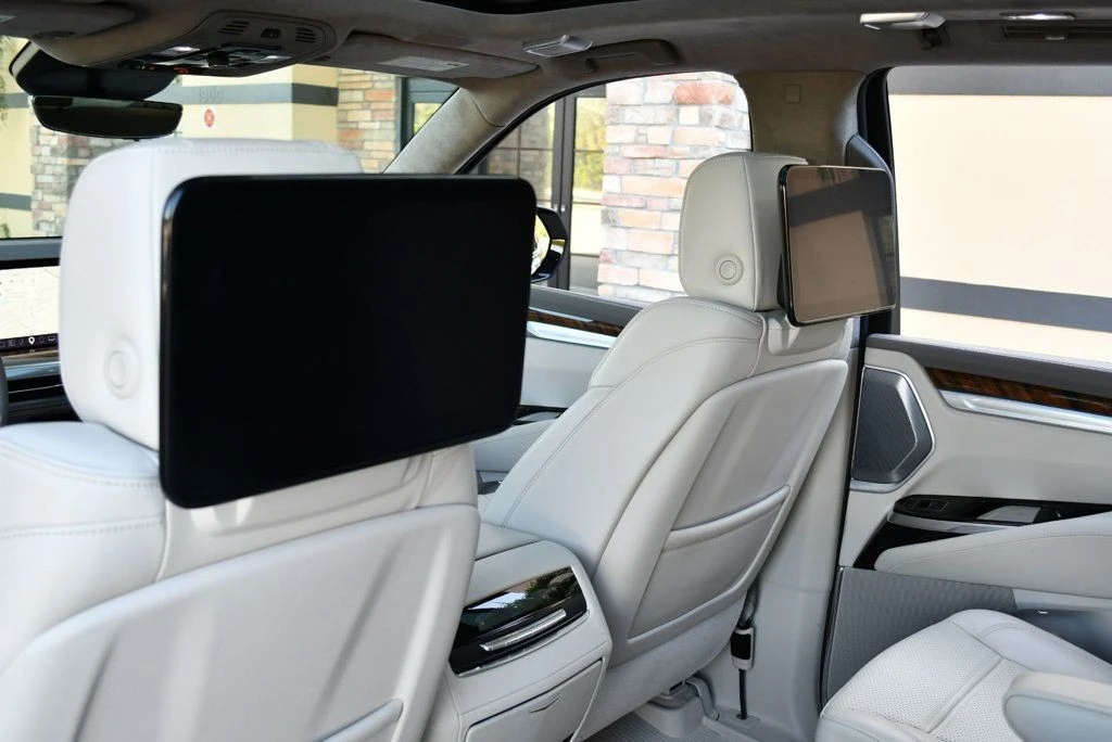 2025 Cadillac Escalade 5th Gen - Image 15 of 21