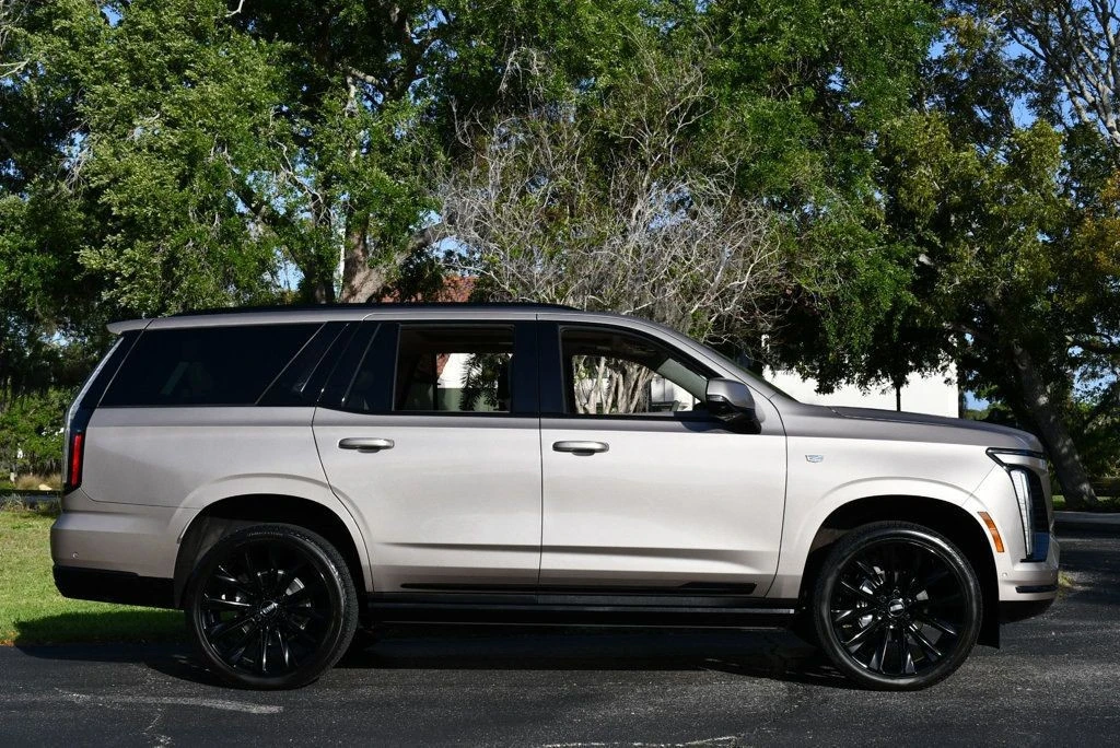 2025 Cadillac Escalade 5th Gen - Image 7 of 21