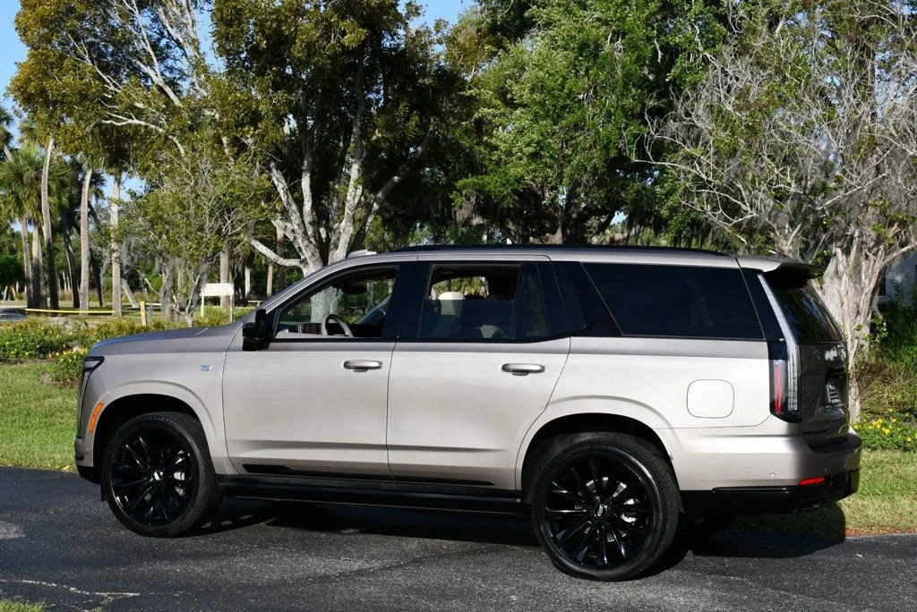 2025 Cadillac Escalade 5th Gen - Image 4 of 21
