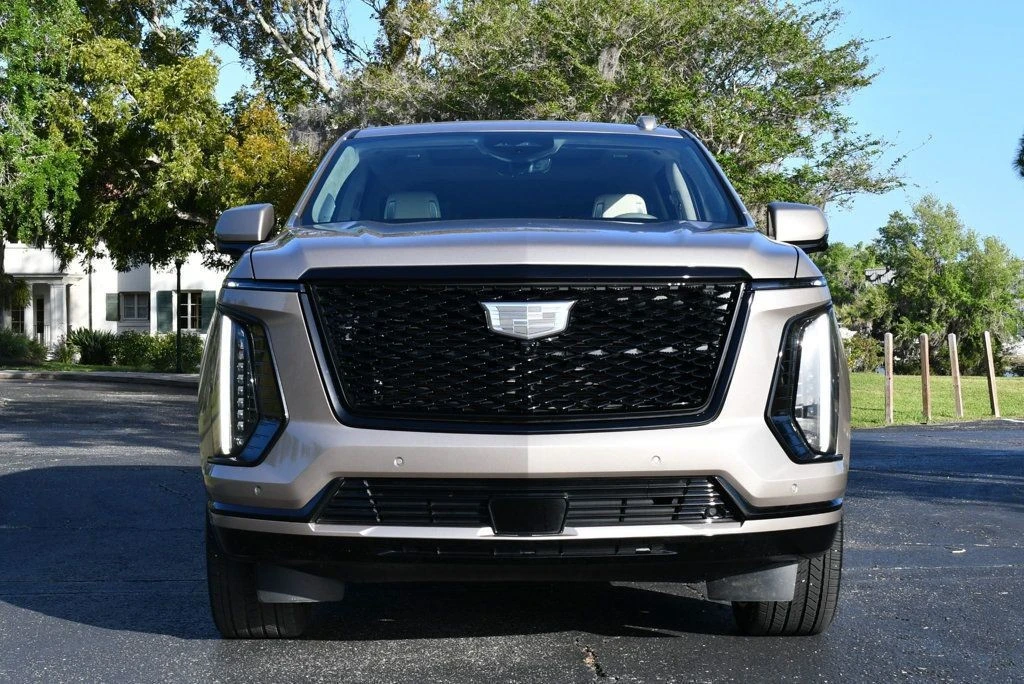2025 Cadillac Escalade 5th Gen - Image 9 of 21