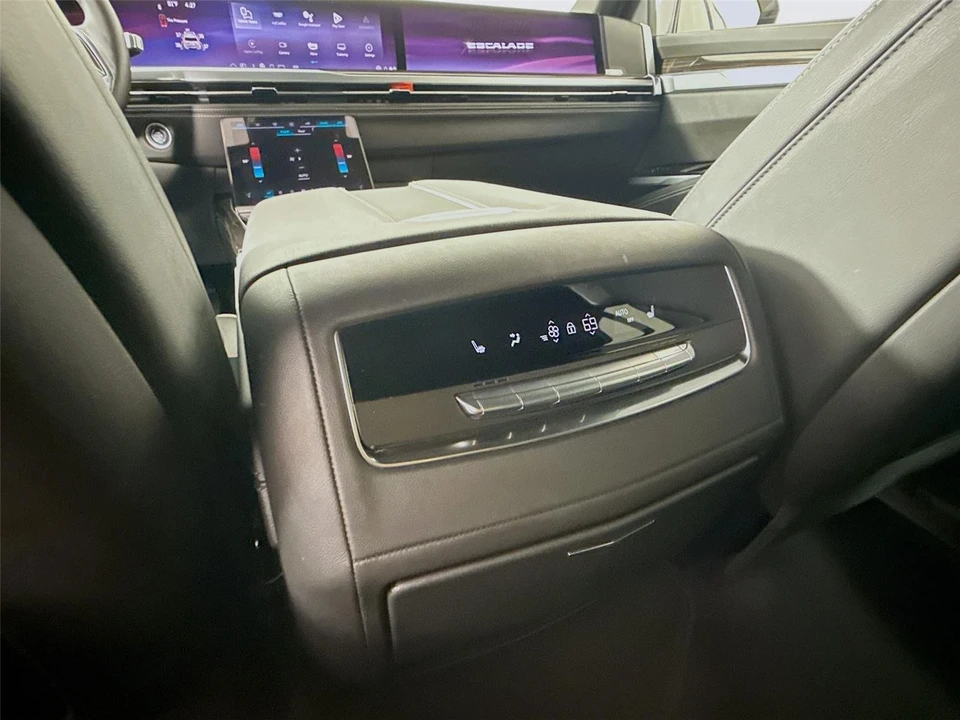 2025 Cadillac Escalade 5th Gen - Image 24 of 31