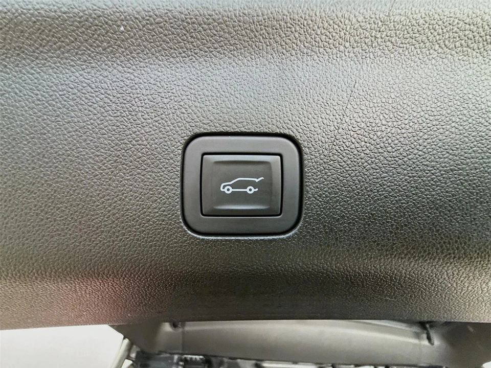 2025 Cadillac Escalade 5th Gen - Image 30 of 31