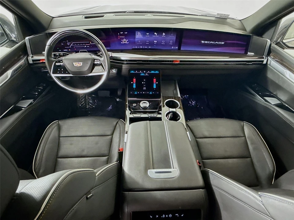 2025 Cadillac Escalade 5th Gen - Image 22 of 31