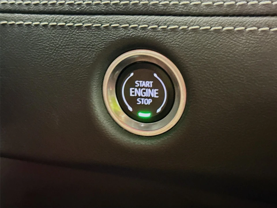 2025 Cadillac Escalade 5th Gen - Image 18 of 31