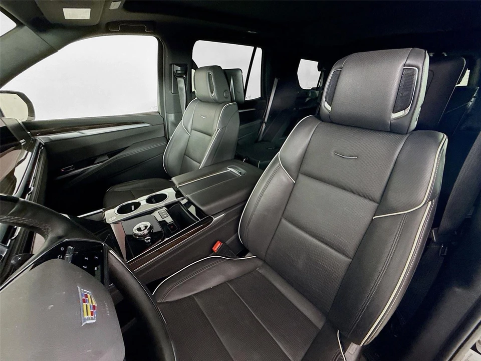 2025 Cadillac Escalade 5th Gen - Image 2 of 31