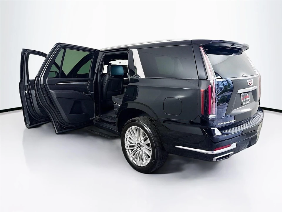 2025 Cadillac Escalade 5th Gen - Image 15 of 21