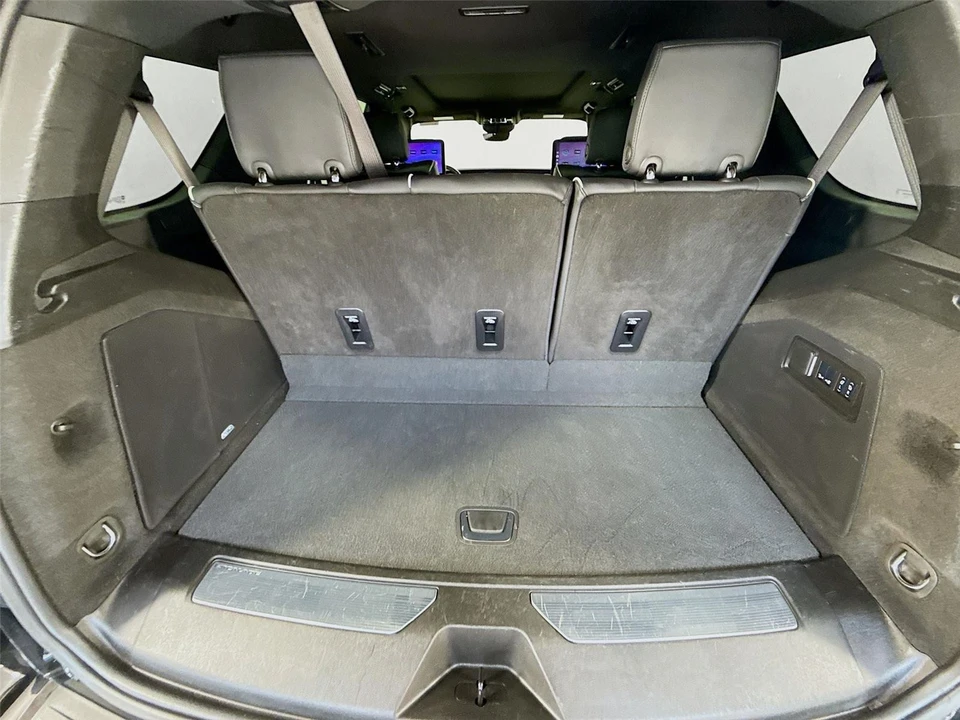 2025 Cadillac Escalade 5th Gen - Image 27 of 31