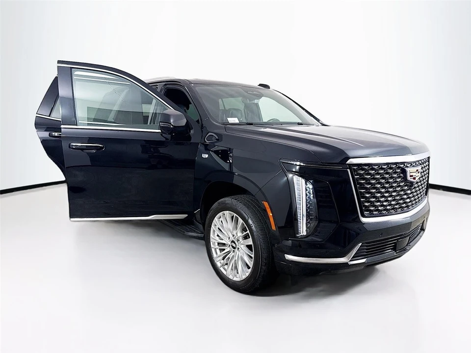 2025 Cadillac Escalade 5th Gen - Image 14 of 31
