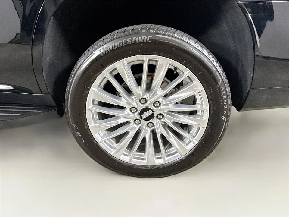 2025 Cadillac Escalade 5th Gen - Image 26 of 31