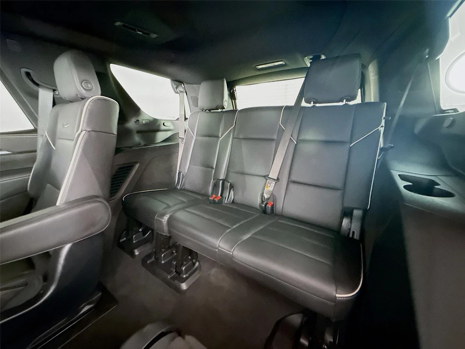 2025 Cadillac Escalade 5th Gen - Image 25 of 31