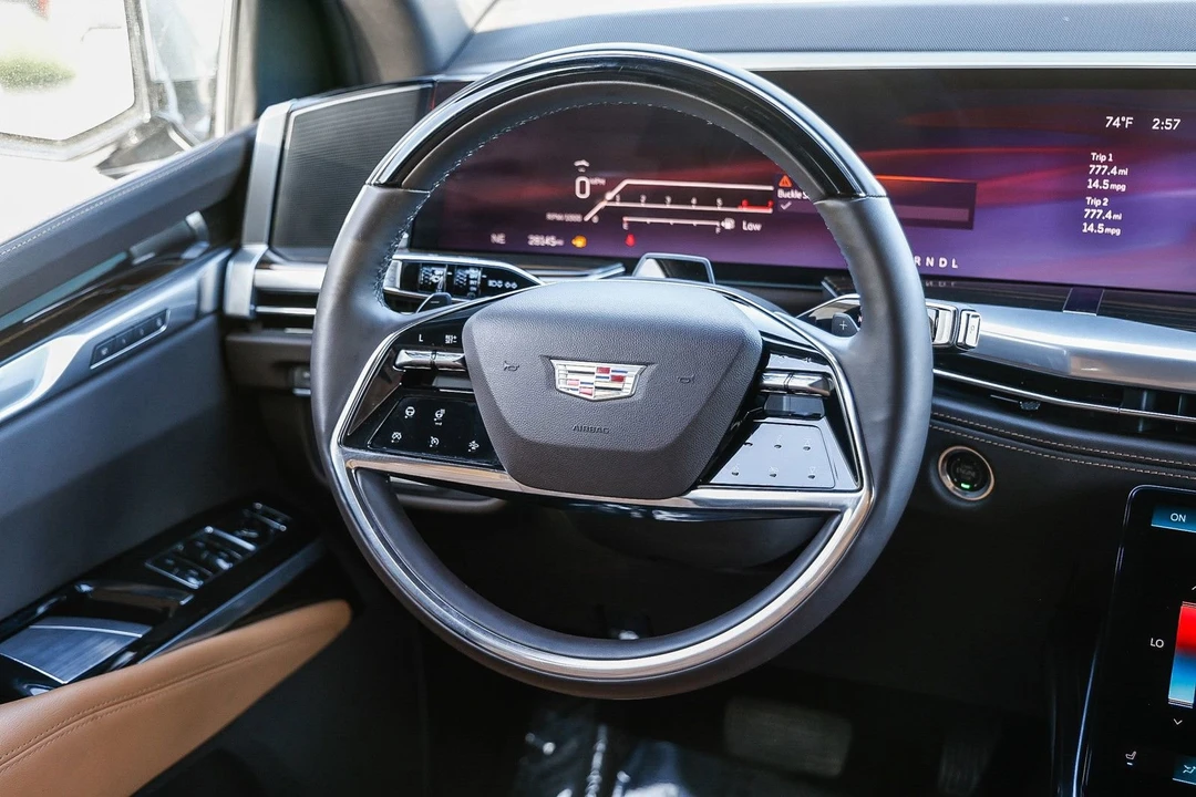 2025 Cadillac Escalade 5th Gen - Image 13 of 21