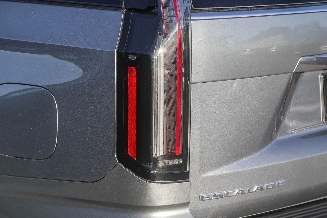 2025 Cadillac Escalade 5th Gen - Image 8 of 12