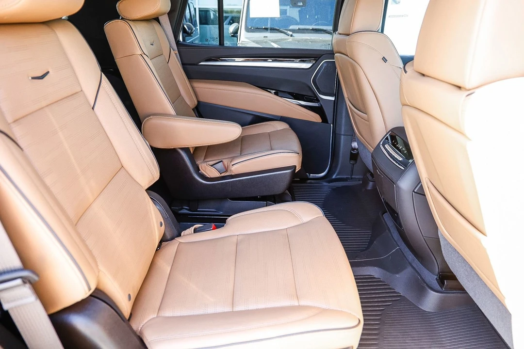 2025 Cadillac Escalade 5th Gen - Image 18 of 21