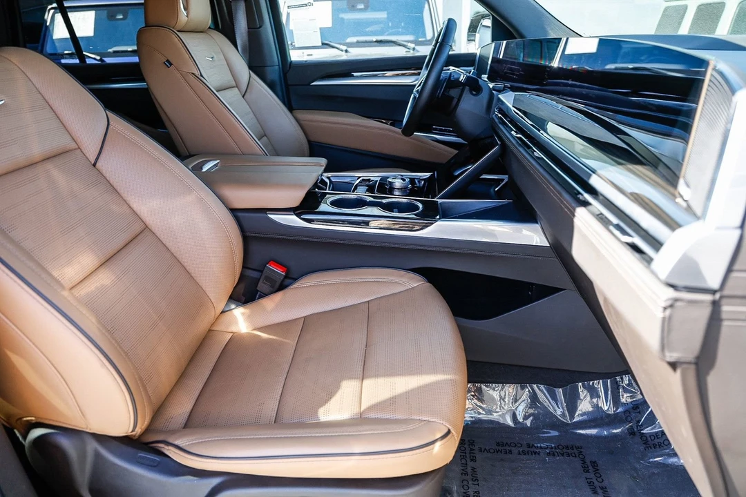 2025 Cadillac Escalade 5th Gen - Image 17 of 21