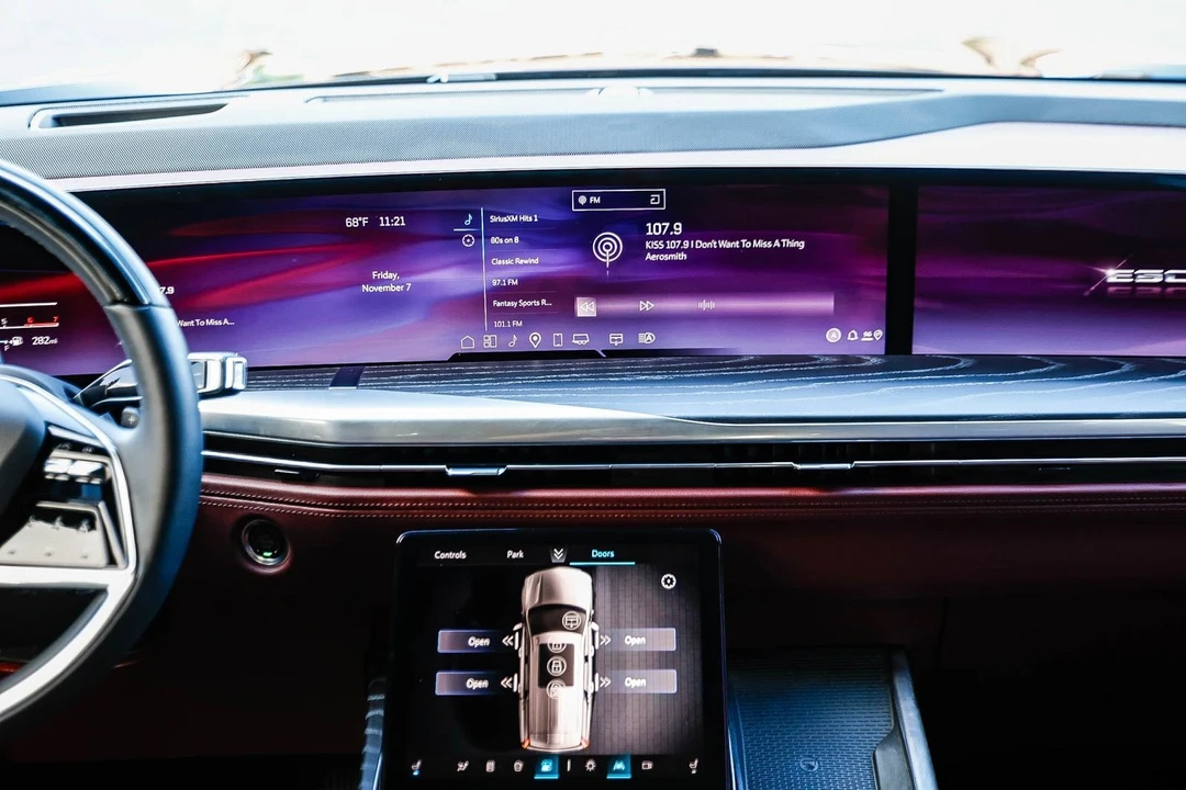 2025 Cadillac Escalade 5th Gen - Image 11 of 12