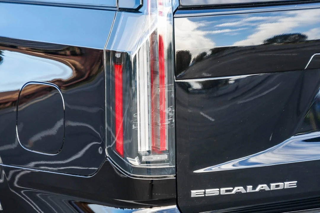 2025 Cadillac Escalade 5th Gen - Image 8 of 12