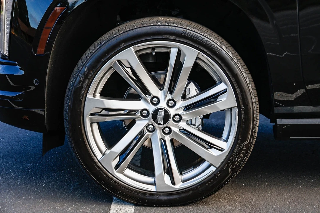 2025 Cadillac Escalade 5th Gen - Image 9 of 12
