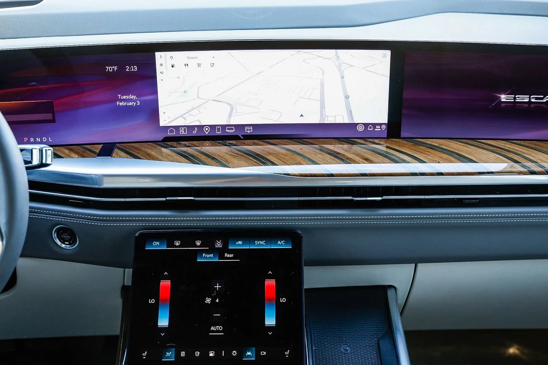 2025 Cadillac Escalade 5th Gen - Image 11 of 12