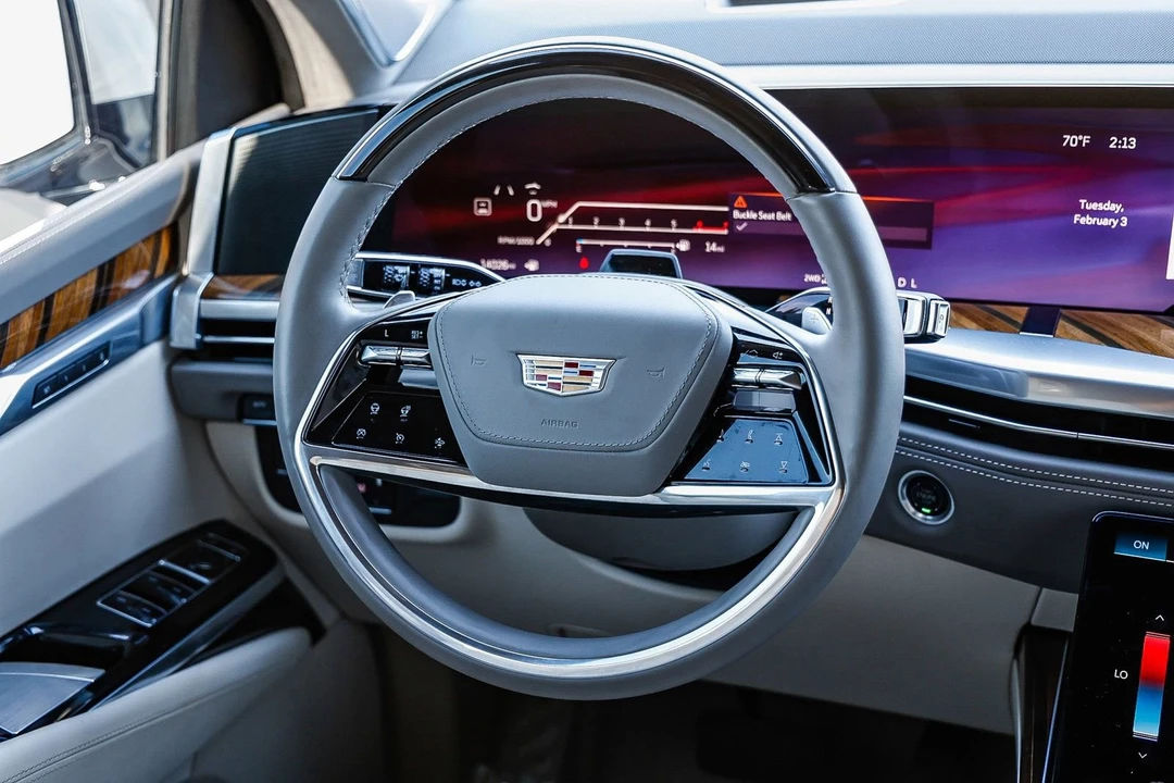 2025 Cadillac Escalade 5th Gen - Image 13 of 21