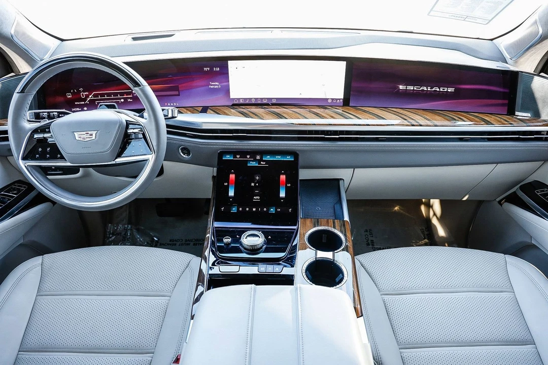 2025 Cadillac Escalade 5th Gen - Image 10 of 21
