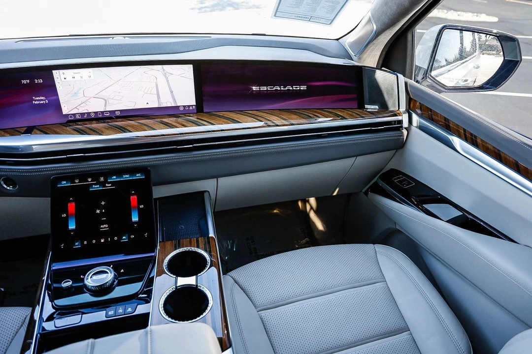 2025 Cadillac Escalade 5th Gen - Image 15 of 21