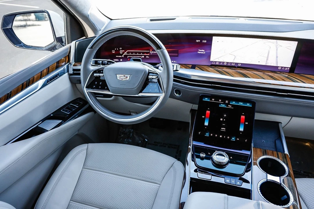 2025 Cadillac Escalade 5th Gen - Image 14 of 21