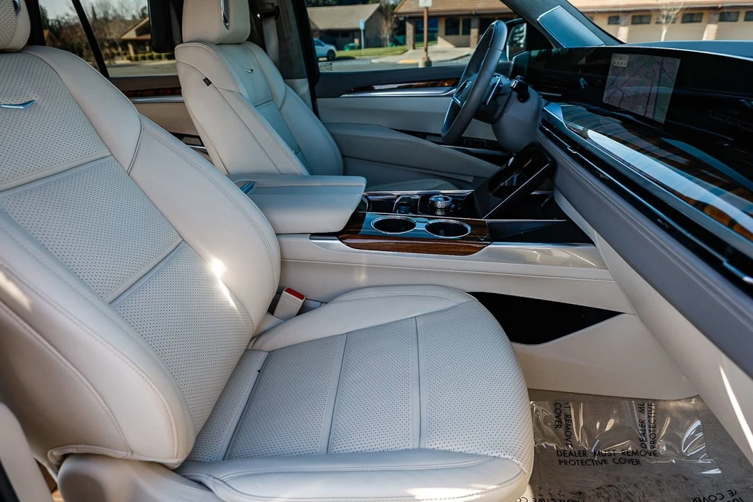2025 Cadillac Escalade 5th Gen - Image 17 of 21